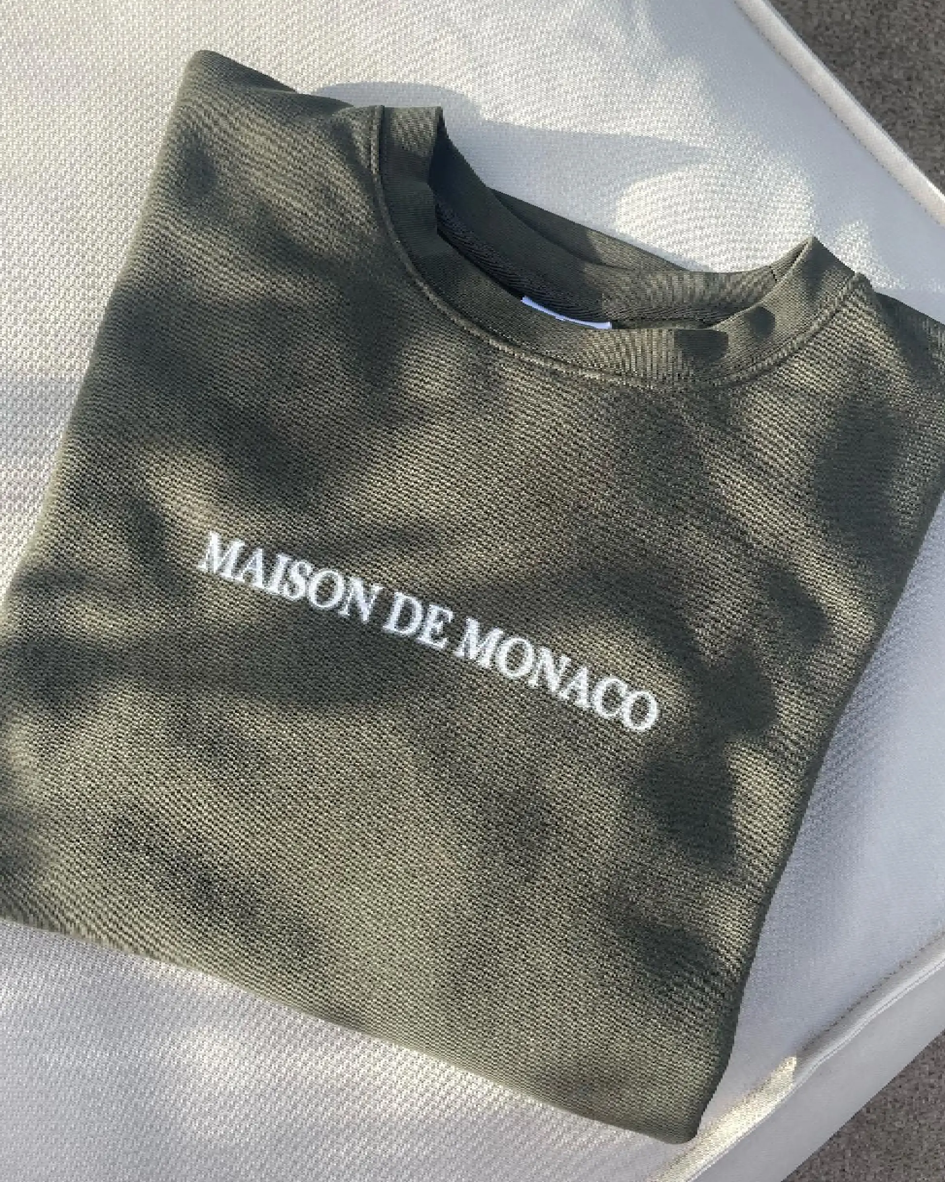 Dites bonjour à notre tout nouveau pull néon Maison de Monaco (3)